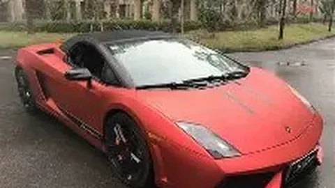 易烊千玺涉嫌丑闻曝光，现场视频引发热议，揭露行业潜规则丑态